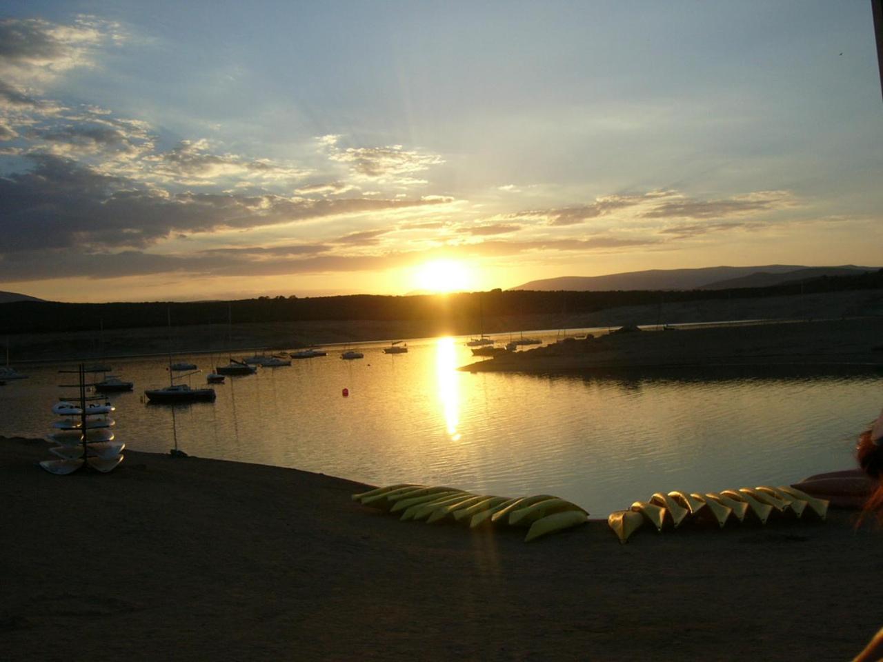 Camping De Cervera De Buitrago Extérieur photo